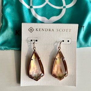 NWT Kendra Scott Carla Drop Earrings in Brown Mother of Pearl